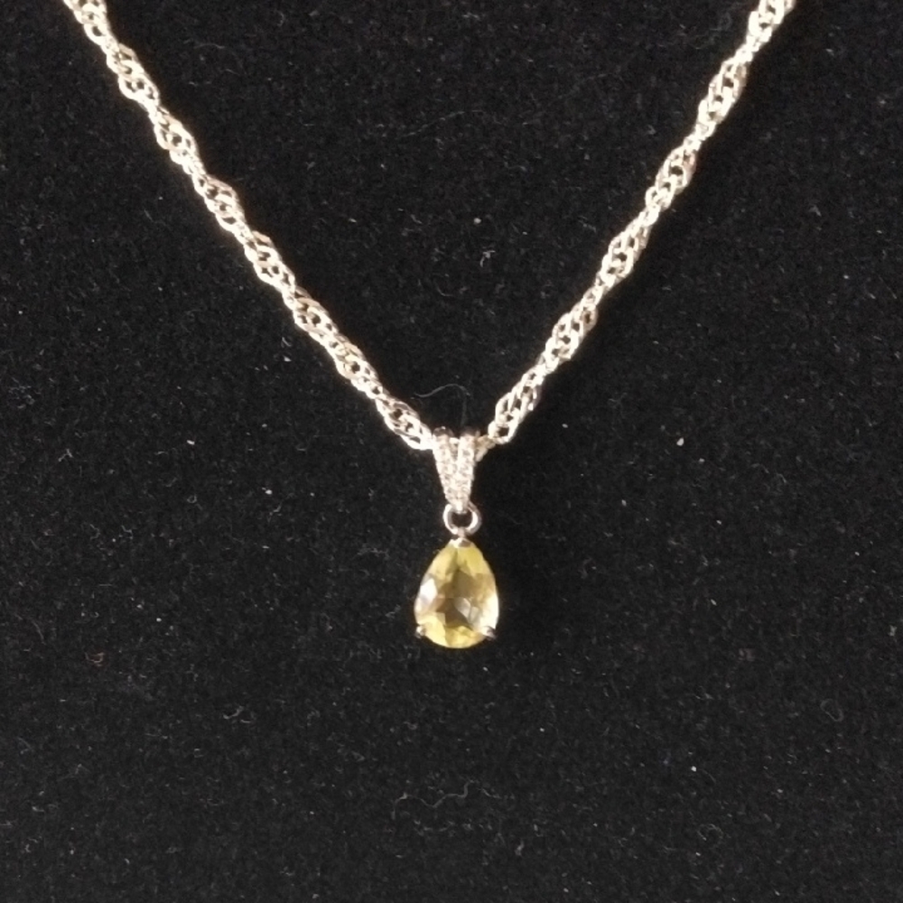 Charming Silver Necklace with Yellow Topaz Gemstone